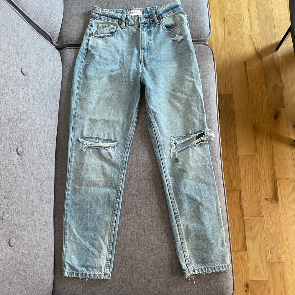 ZARA HIGH WAISTED MOM JEANS